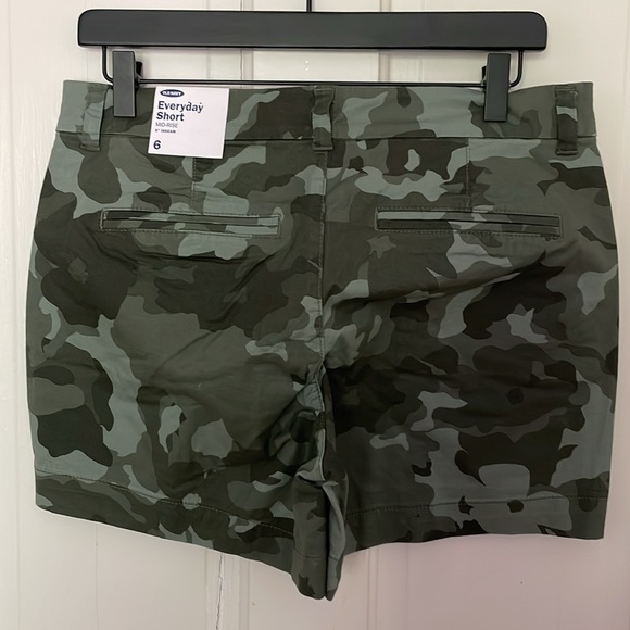 NWT Old Navy Green Cargo Shorts Camouflage Design, size 6 - Picture 2 of 6